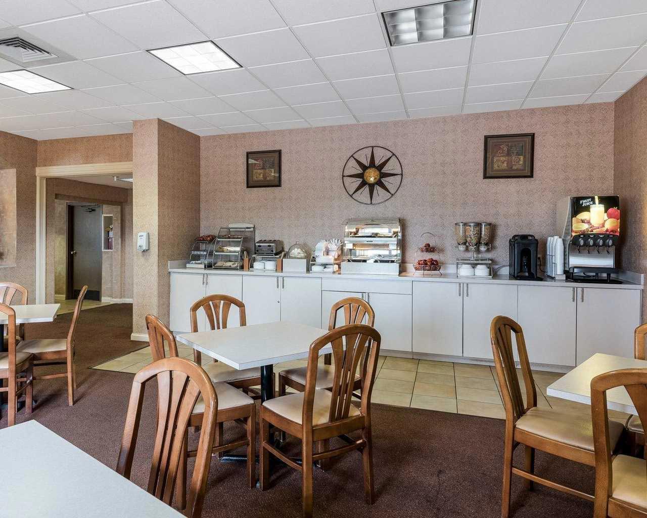 Photo of EconoLodge Inn & Suites Triadelphia Breakfast