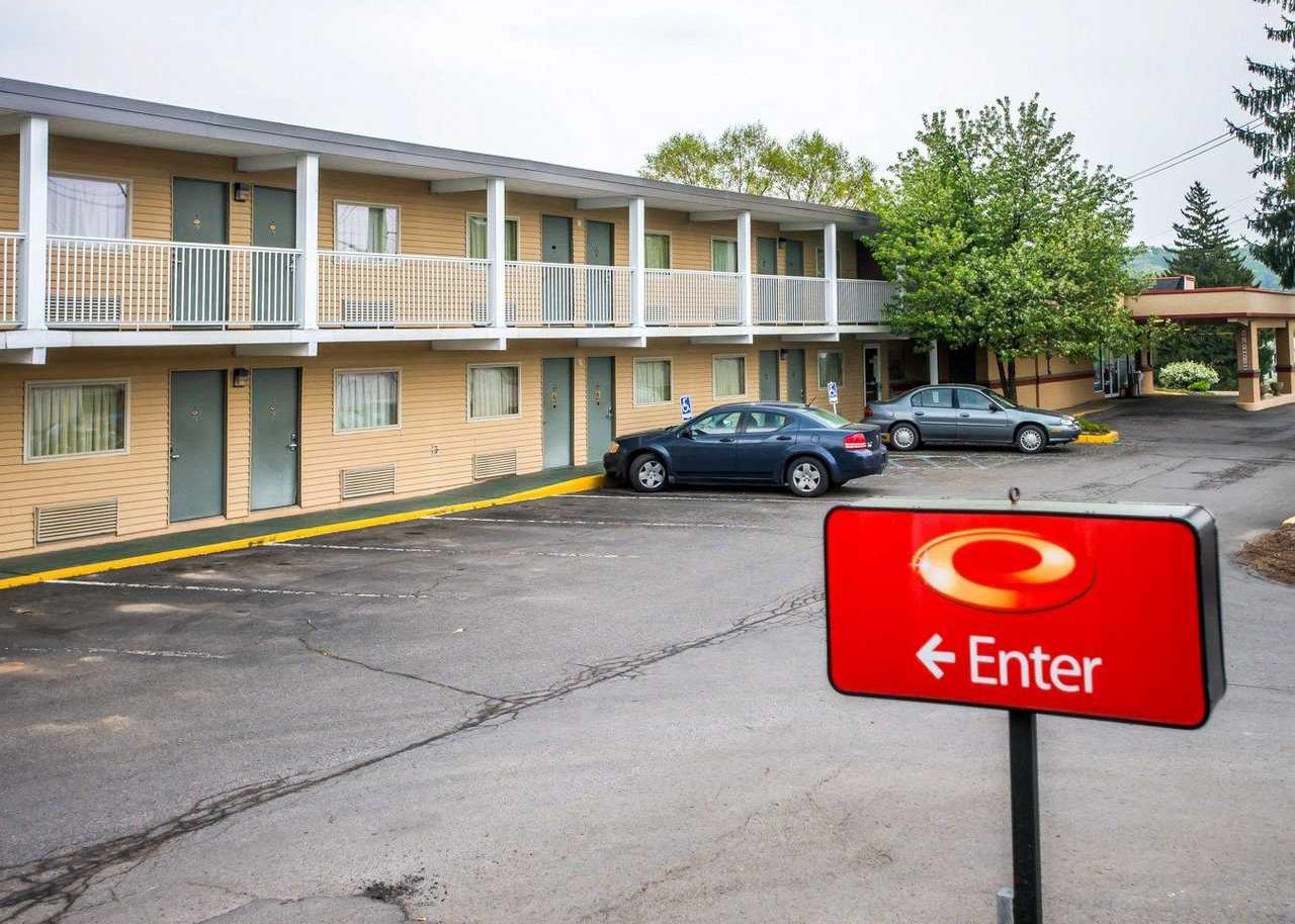 Photo of Econo Lodge Shamokin Dam Pool Exterior